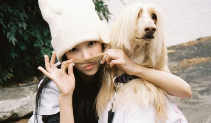 Yunah abre nova fase do ILLIT com concept photo “PAW PAW” de MAMIHLAPINATAPAI